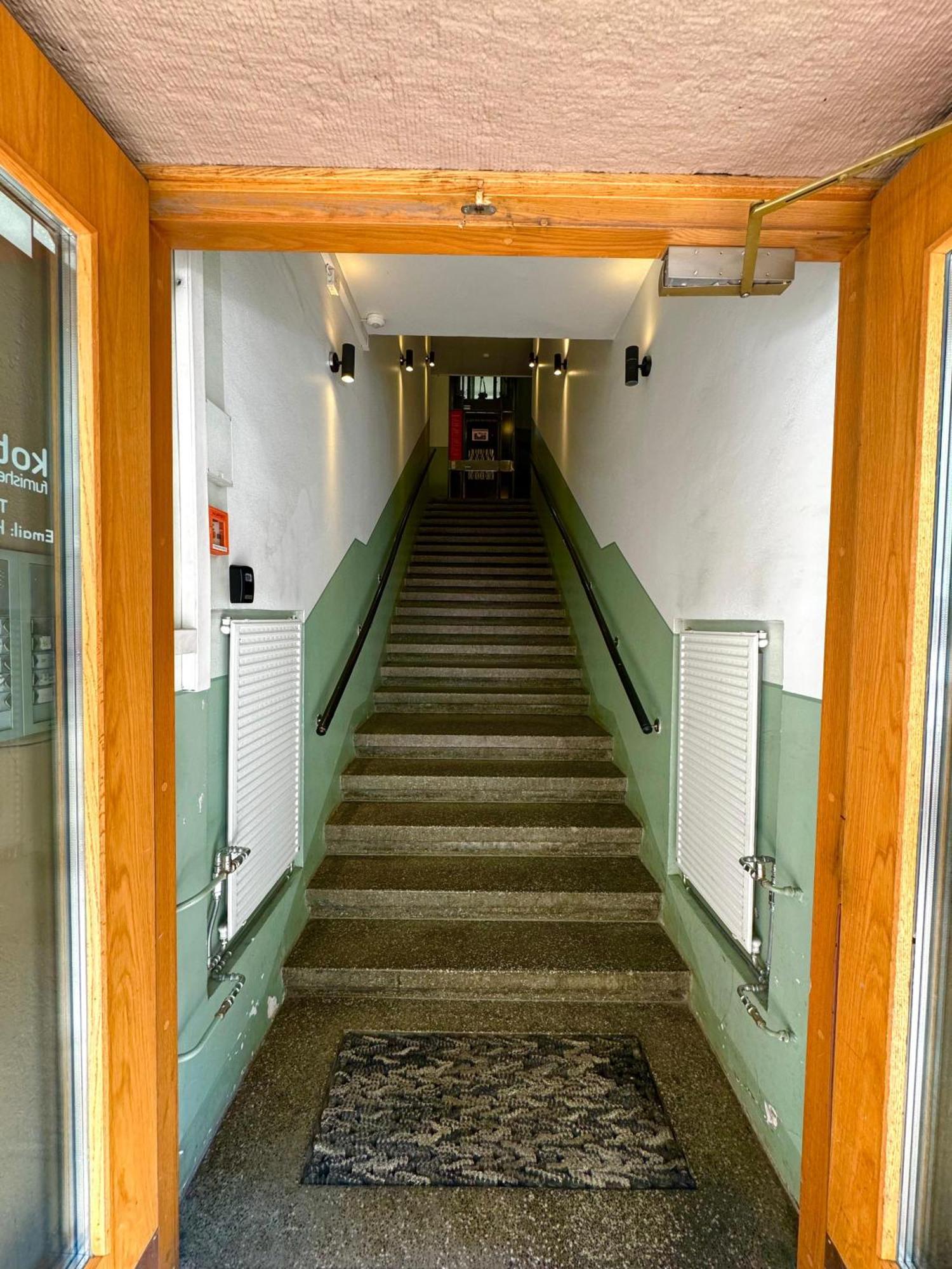 Kotimaailma Kamppi - For 2 * Helsingfors